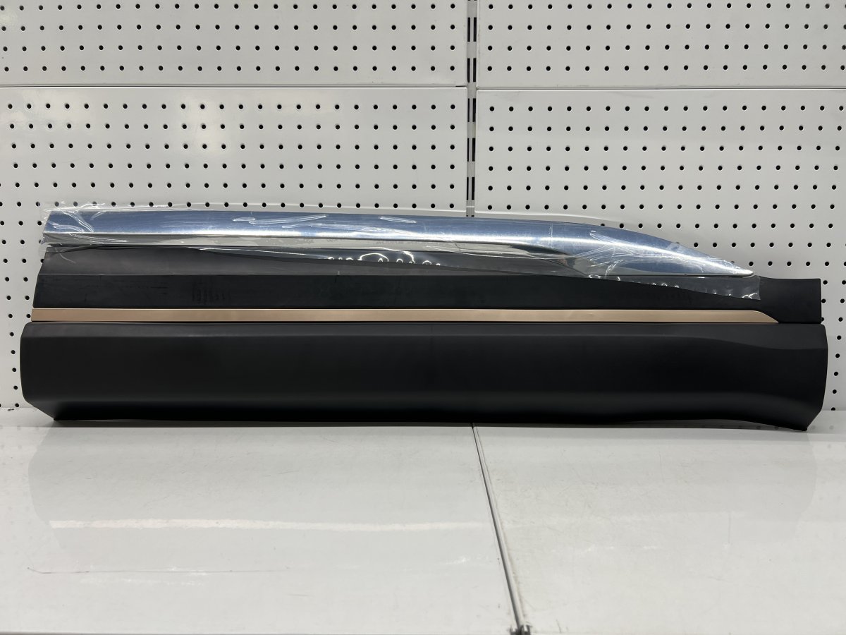 Накладка передней правой двери Chery Tiggo 8 Pro