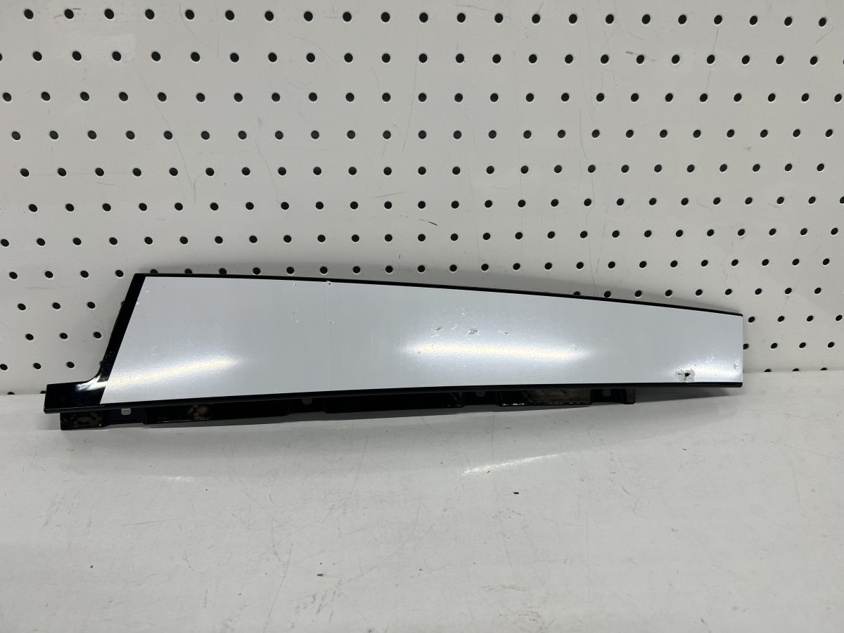 Накладка передней правой двери L7 оригинал