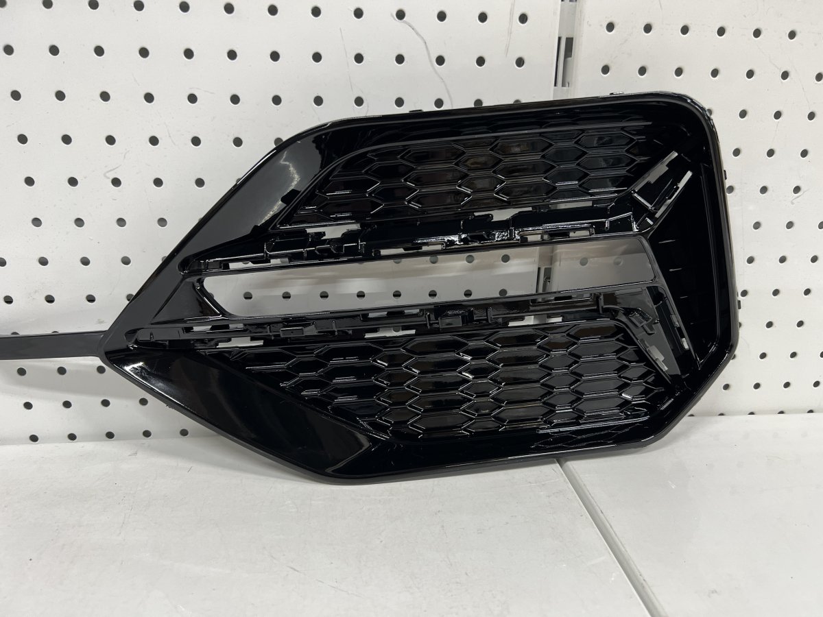 Левая накладка передней фары Omoda S5