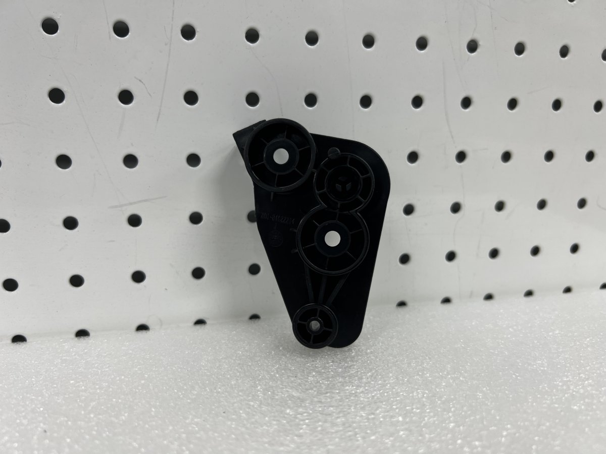 Основание ручки открывания капота L7 (L8, L9) оригинал