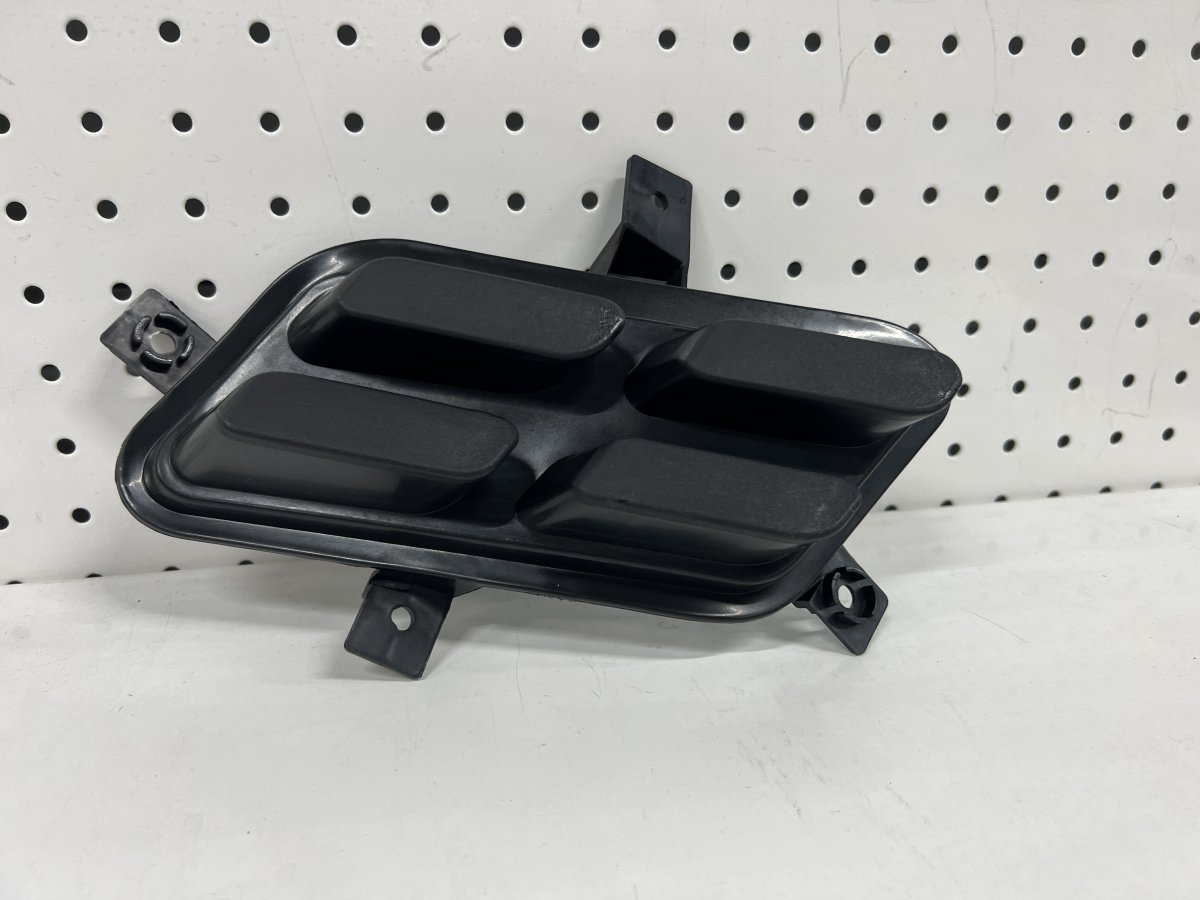 Накладка правой передней фары Jetour X70