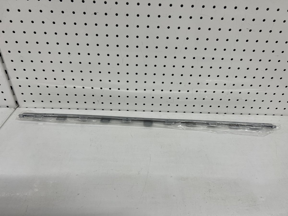 Центральный молдинг переднего бампера Chery Tiggo 8 Pro