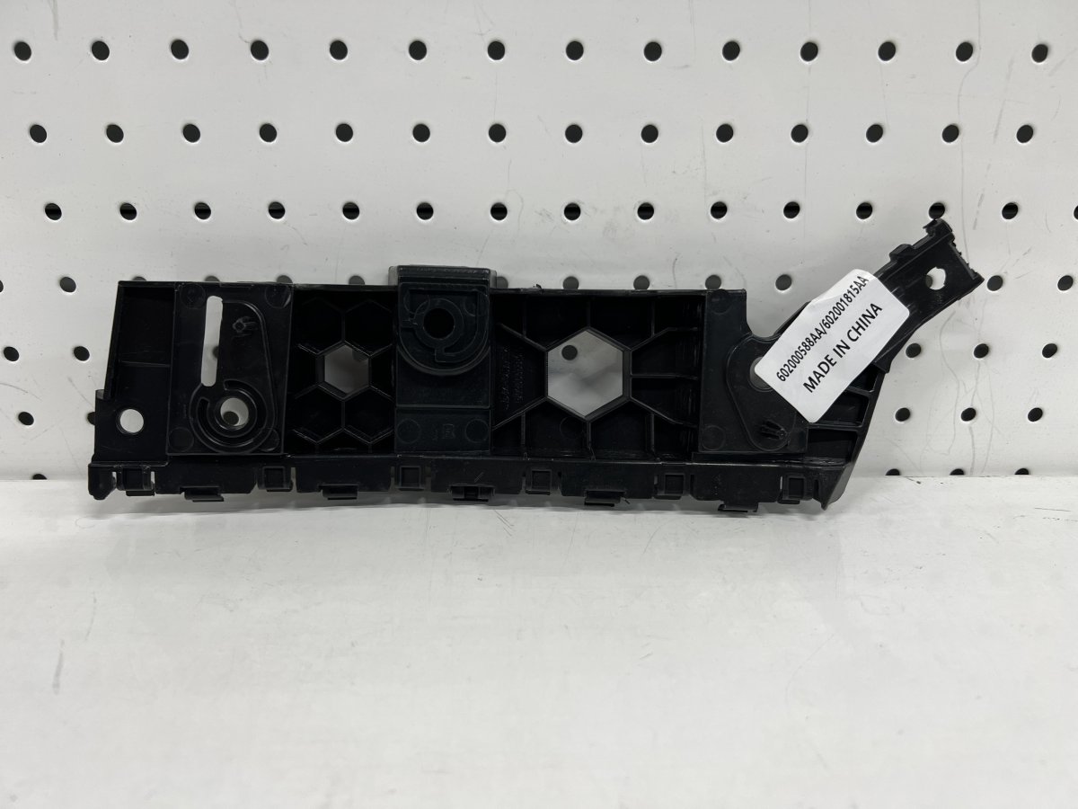 Правый кронштейн переднего бампера Chery Tiggo 7 Pro